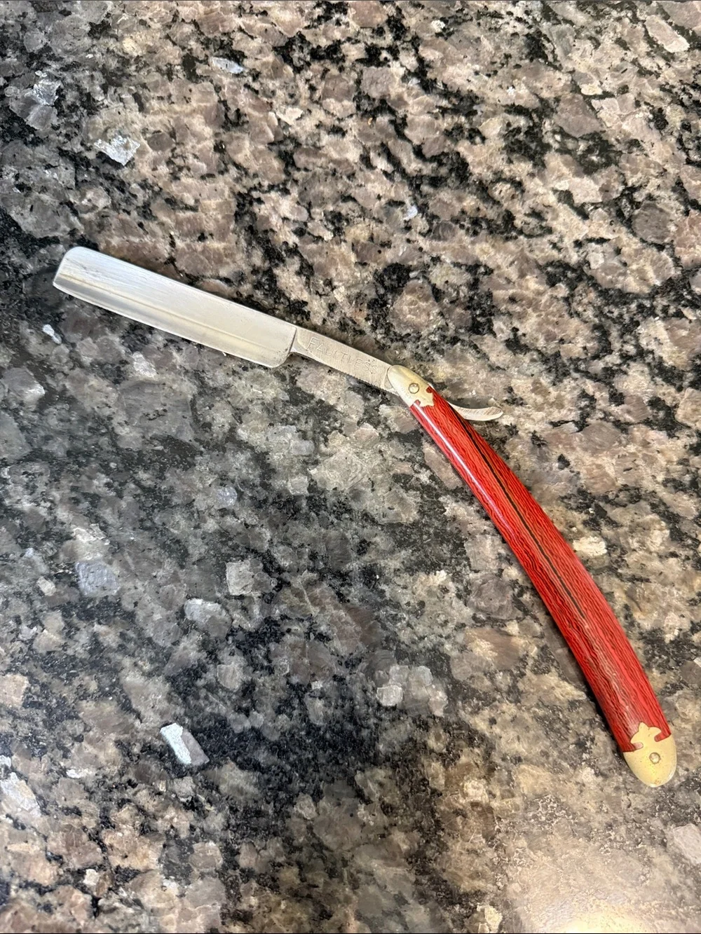 Antique Red Straight Razor with Wood-Effect Handle